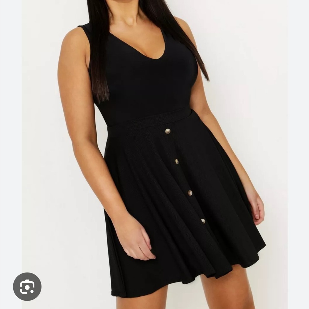 Boohoo Plus Button Front Ribbed Skater Mini Skirt in Black - Picture 2 of 7